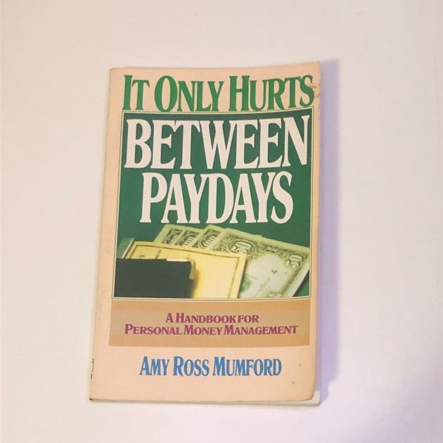 It only hurts between paydays: A handbook for personal money management - Amy Ross Mumford