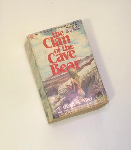 The clan of the cave bear - Jean M. Auel