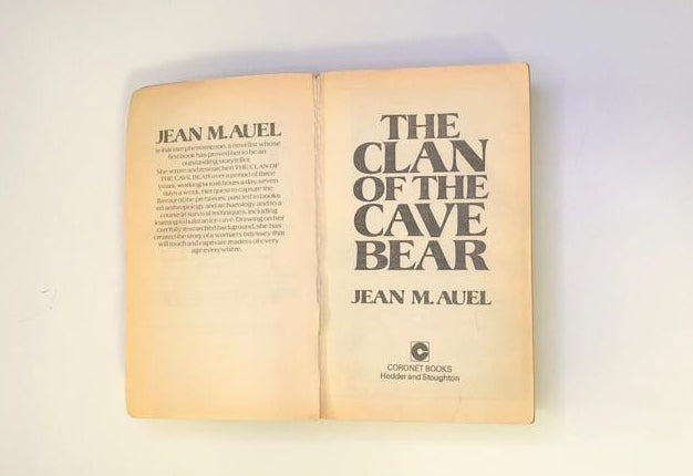 The clan of the cave bear - Jean M. Auel