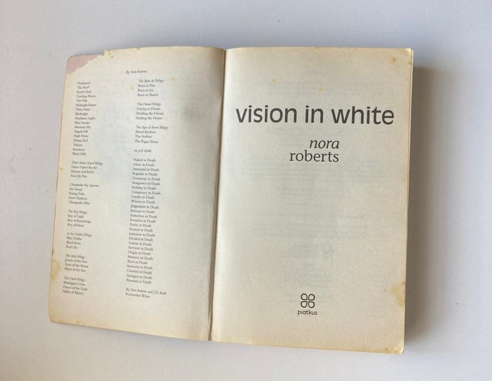 Vision in white - Nora Roberts (Bride Quartet #1)