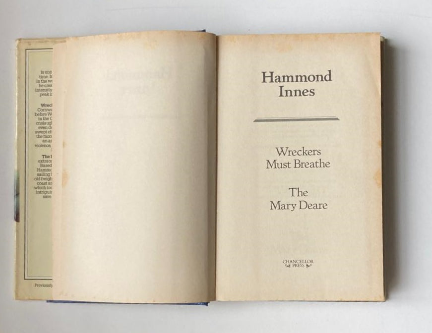 Wreckers must breathe / The Mary Deare - Hammond Innes