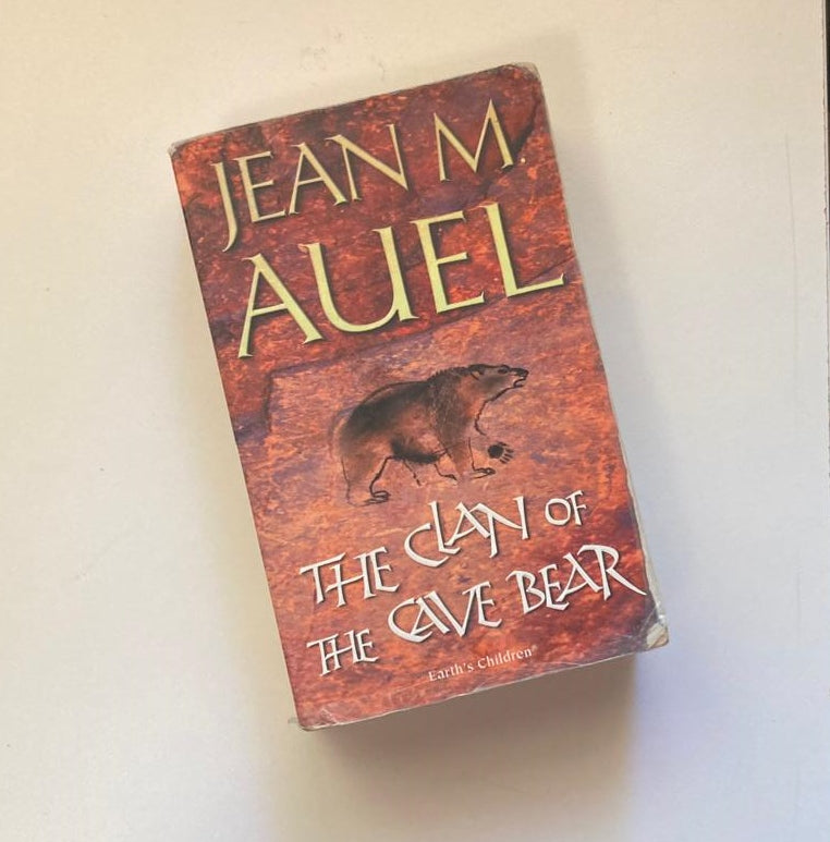 The clan of the cave bear - Jean M. Auel (Earth's Children #1)