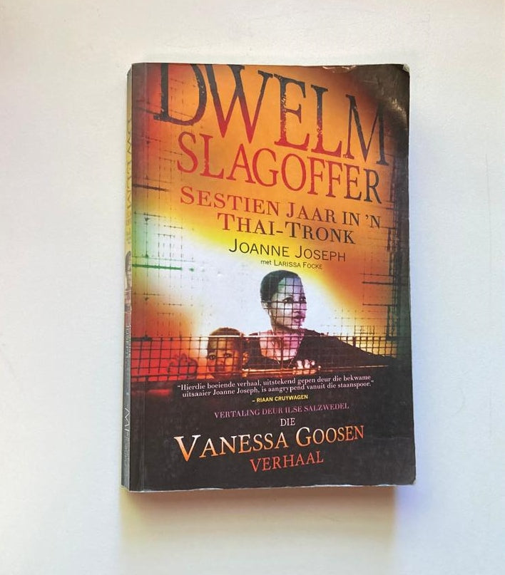 Dwelmslagoffer: Sestien jaar in ’n Thai-tronk (Die Vanessa Goosen verhaal) - Joanne Goosen (First edition)