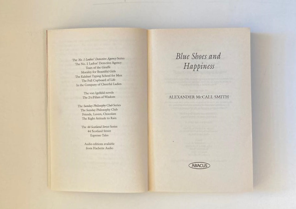 Blue shoes and happiness - Alexander McCall Smith