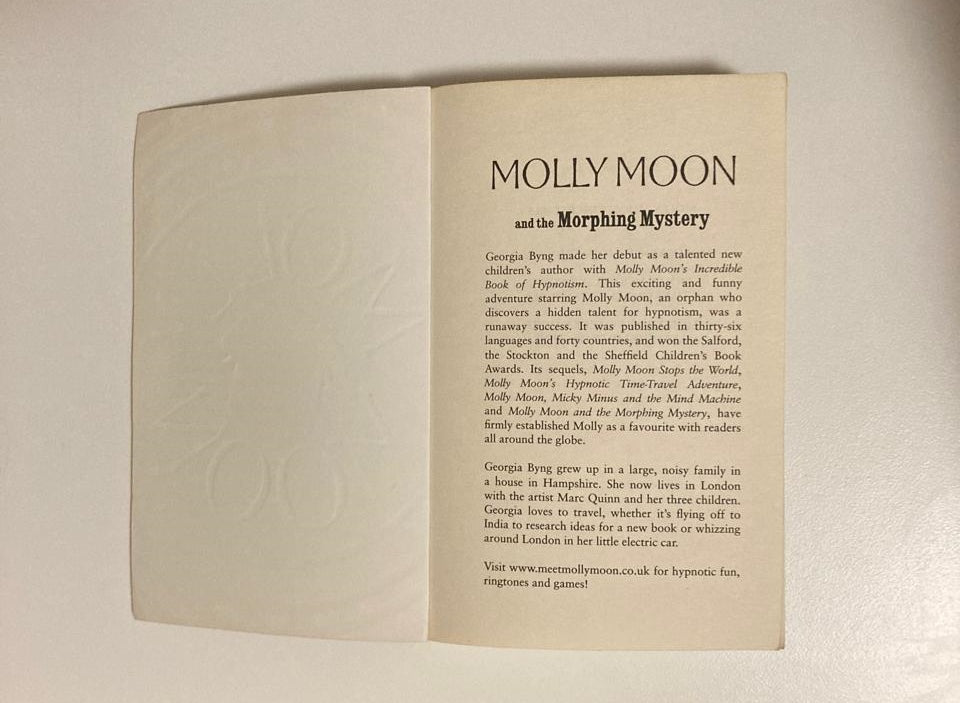 Molly Moon and the morphing mystery - Georgia Byng