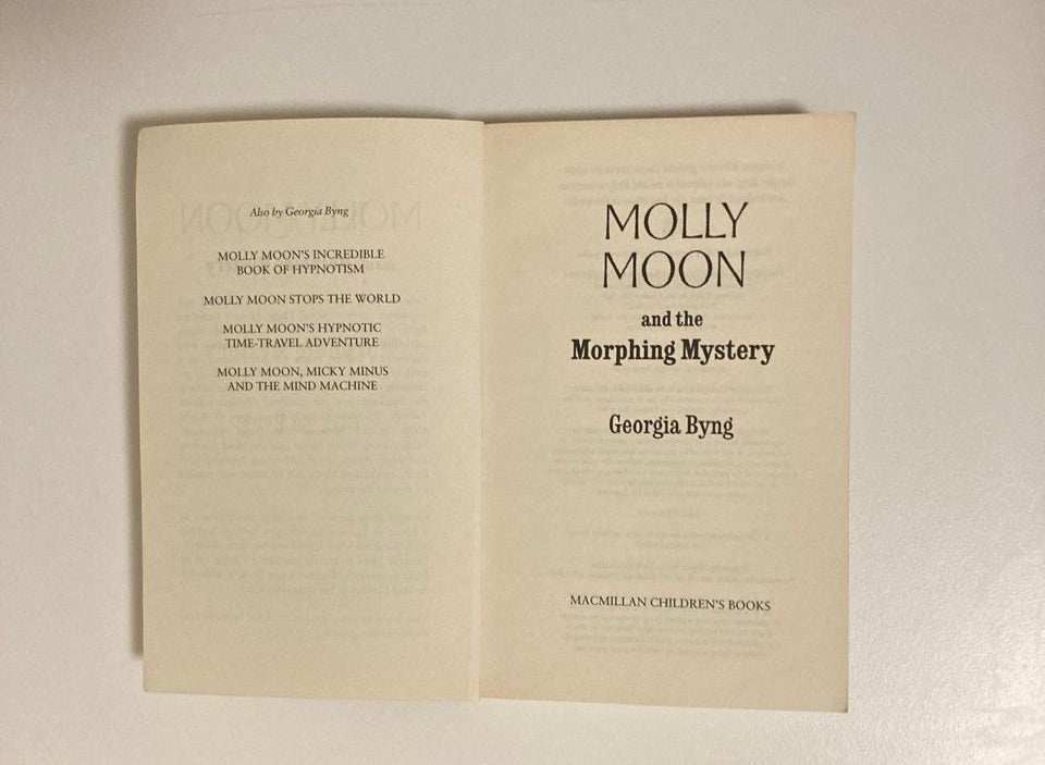 Molly Moon and the morphing mystery - Georgia Byng