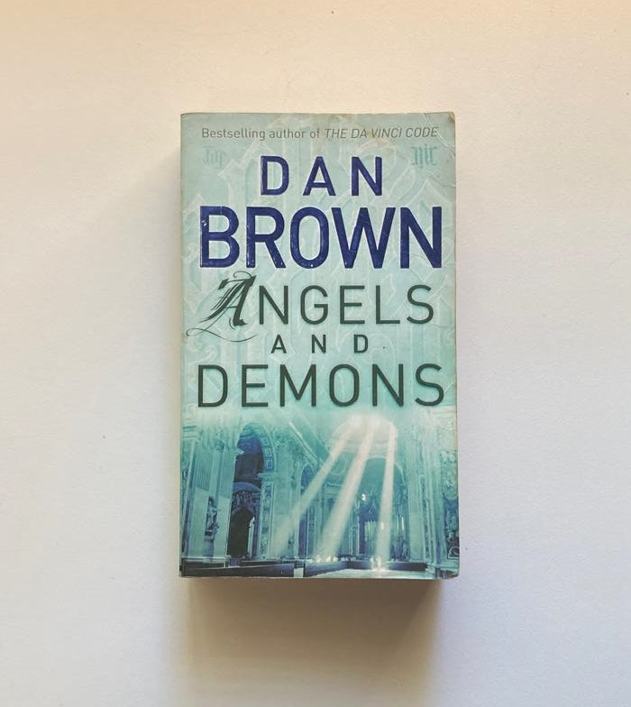 Angels and demons - Dan Brown (Robert Langdon #1)