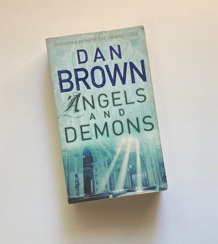 Angels and demons - Dan Brown (Robert Langdon #1)