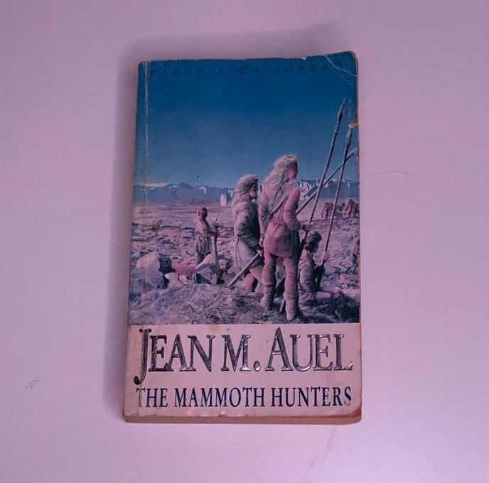 The mammoth hunters - Jean M. Auel