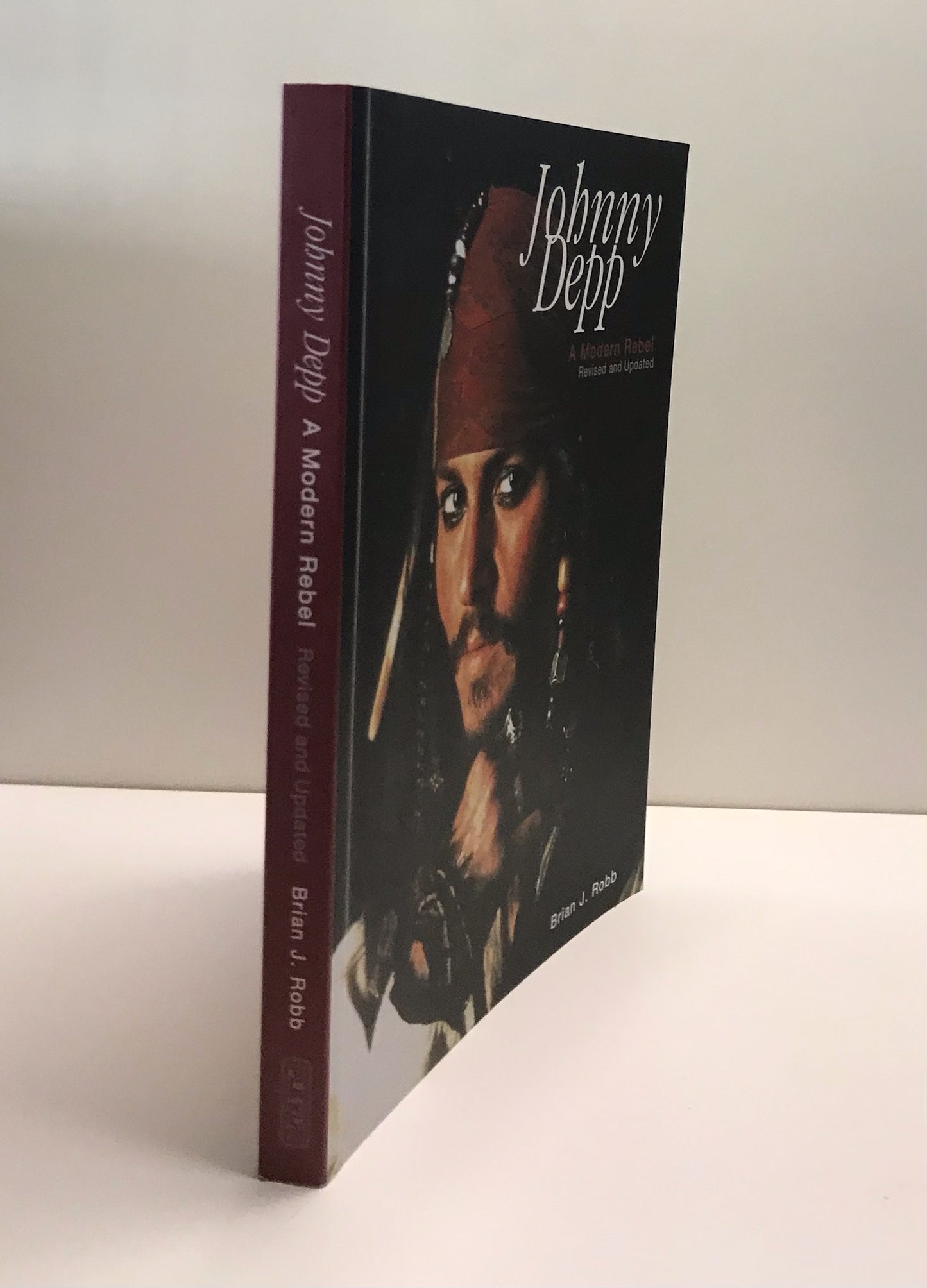 Johnny Depp: A modern rebel - Brian J. Robb