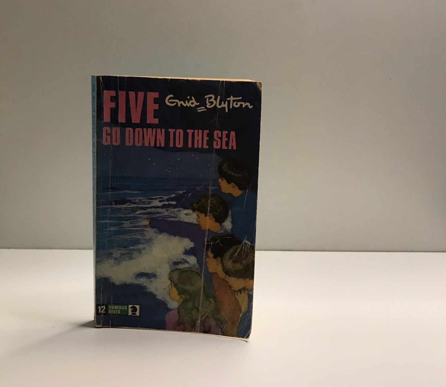 Five go down to the sea - Enid Blyton