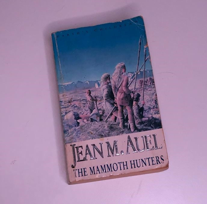 The mammoth hunters - Jean M. Auel